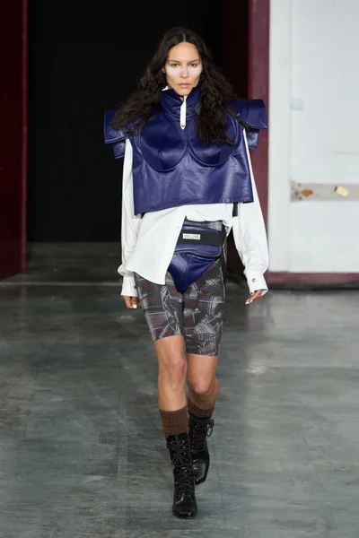 Look 3